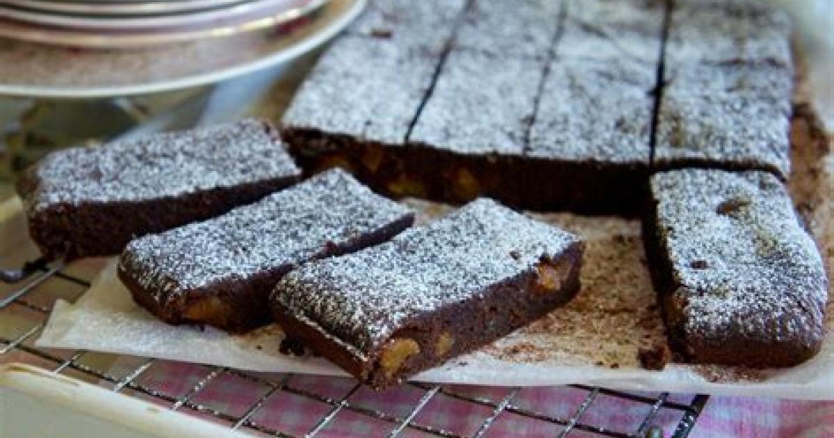 Local Carlin Peas in brownies? Yes! Green savoury porridge? Yes! Ingredients available at the plastic-free shop LOOSE in Stroud? Yes!