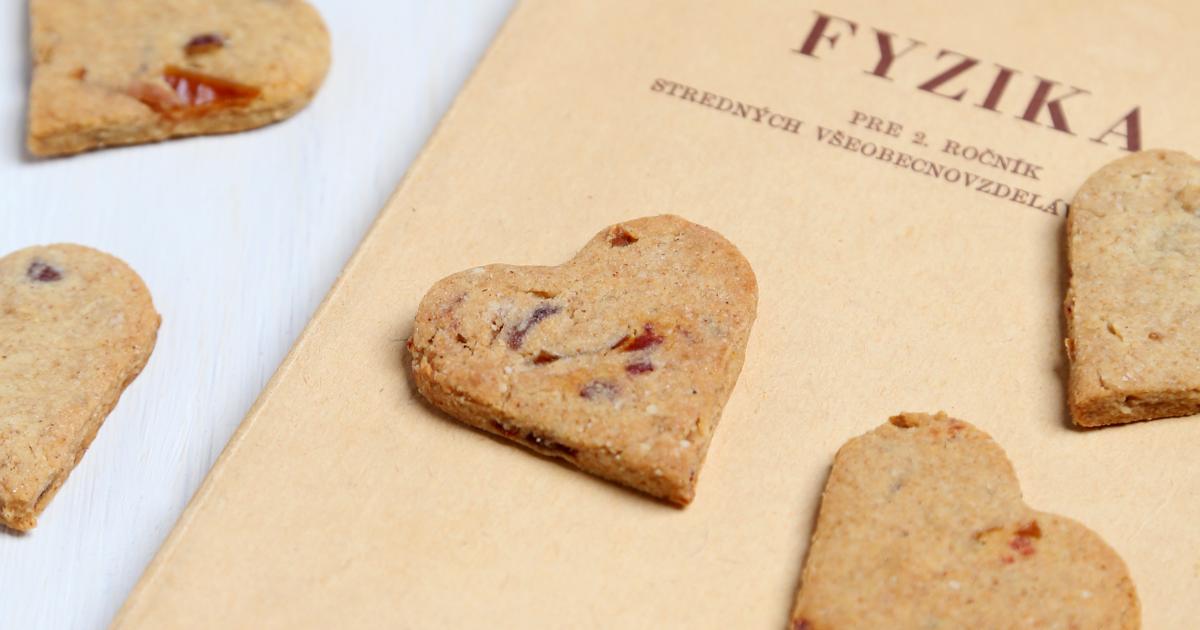 Hello Loose shoppers,  Autumn in Stroud has been lighting the trees up with gorgeous colours, and plenty of apples and pears at the farmers markets.  How about making poached pears with a Raw Olive Oil Chocolate Sauce?