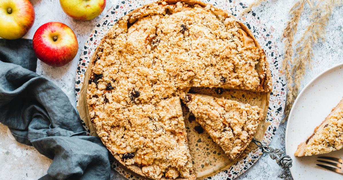 Hello Loose shoppers,  How is shopping local and plastic-free going? Have you found some nice containers or glass jars to store your organic dry goods in? I like finding just the right size for say my daily tea or a much smaller one for my chilli powder.   We’re definitely deeply into autumn and the apples are more than ripe and ready to be pressed into fresh juice, stewed for apple puree to freeze (and eat), cooked into an Apple Date Tamarind Chutney (recipe in this  cookbook), or baked into an Apple Cake!