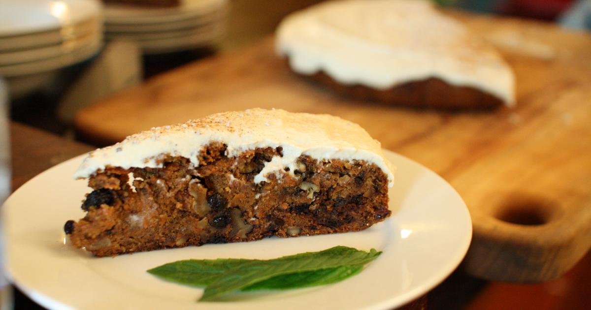 This week I've got a recipe for you that is suitable for any odd season but on these chillier days it will be extra enjoyable to bake a vegan and gluten-free Carrot Cake!   You're not vegan? That's fine, neither am I, but I think it's a mighty good thing to eat more vegan foods. Why not start with cake?  This is one of the first recipes I reconstructed in order to make it medicinal, healthy, nutritious AND delicious. I hope you like it as much as I do. Recipe from my cookbook Lick Your Plate. Available at L